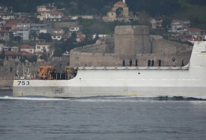 ABD Sahil Güvenlik gemisi Çanakkale Boğazı'ndan geçti! Dikkat çeken görüntü - 3