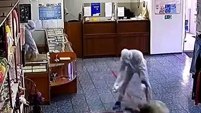 Koronavirüs koruyucu ekipmanlı soygun