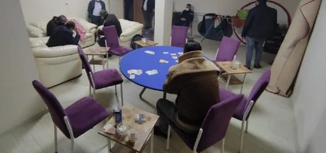 Sivas’ta yasağa rağmen açık kahvenin sahibi ile kağıt oynayan 12 kişiye para cezası