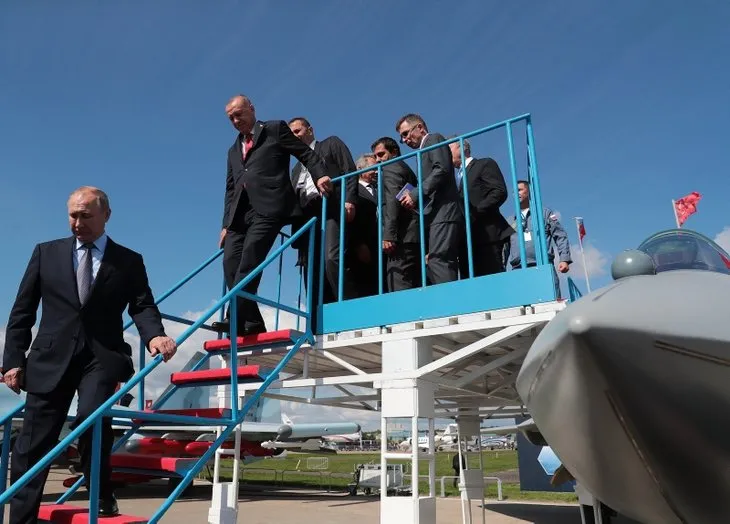 Başkan Erdoğan ve Putin SU-57'nin başında incelemelerde bulundu