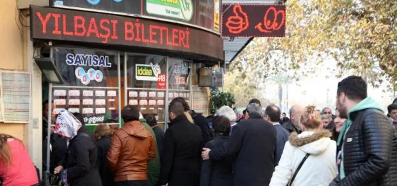 Şans kuşu kredi kartının ucunda