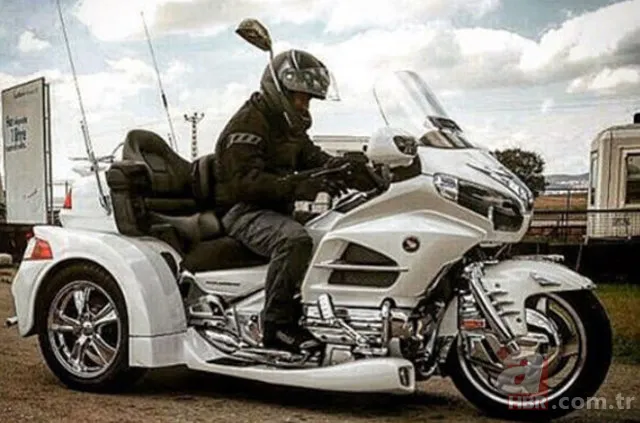 Ünlülerin otomobilleri 16