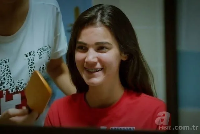 Camdaki Kız dizisinin gamsız annesi Feride fotoğraflarıyla sosyal medyayı salladı! Nalan'a korse giydiren Feride'ye bakın siz 7