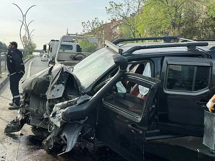 1713257057975.jpeg Tekirdağ'da feci kaza! Üst geçidin direğine çarptı paramparça oldu - 2