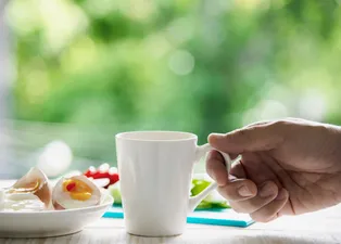 Sabah kahvesini güce dönüştürün! Uzmanı açıkladı: 5 adımda iltihap giderici kahve tarifi