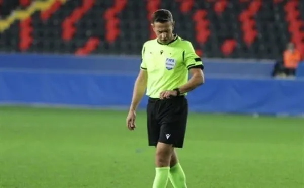 ridvan-dilmen-canli-yayinda-acikladi-super-lig-hakemi-halis-ozkahya-dudugunu-asti-1636229137965.jpg Rıdvan Dilmen canlı yayında açıkladı: Süper Lig hakemi Halis Özkahya düdüğünü astı - 3