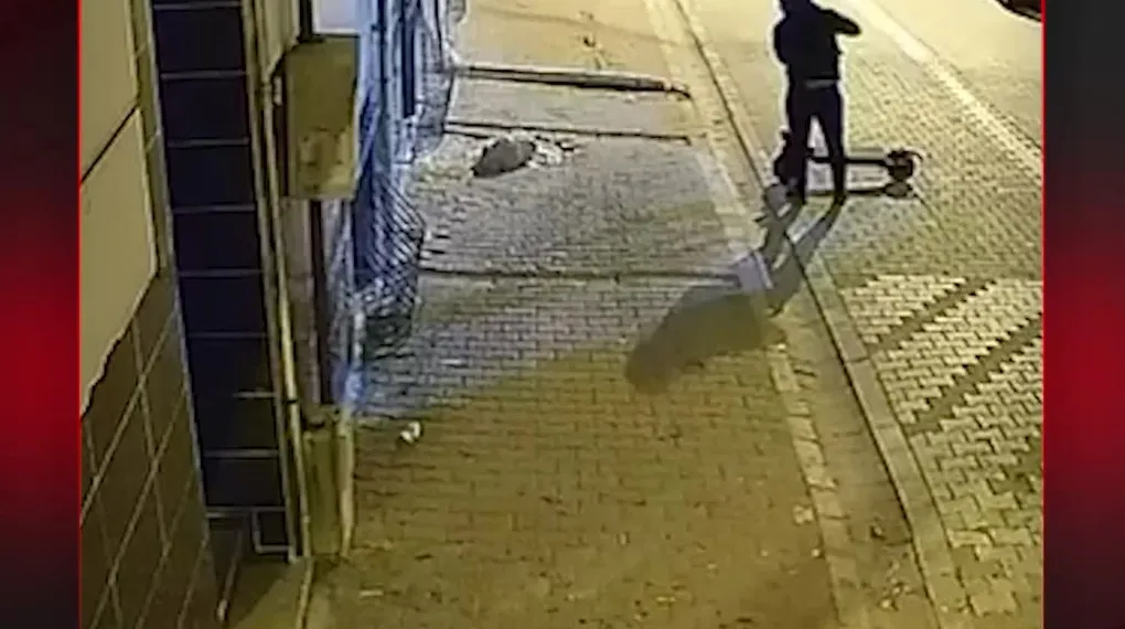 ESKİ SEVGİLİSİNİN EVİNİ YAKTI