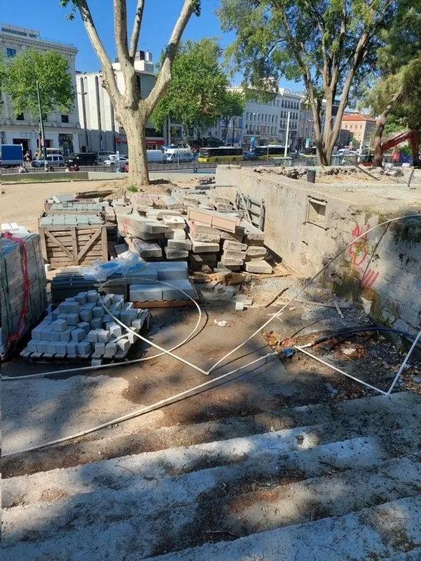 İBB Beyazıt Meydanını 2 yıl 9 aydır bitiremiyor! İstanbul’un çilesine çile kattılar
