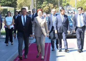 CHP'li İBB Başkanı Ekrem İmamoğlu Meral Akşener'i tören mangasıyla karşıladı! CHP'de gözler Kılıçdaroğlu'na çevrildi