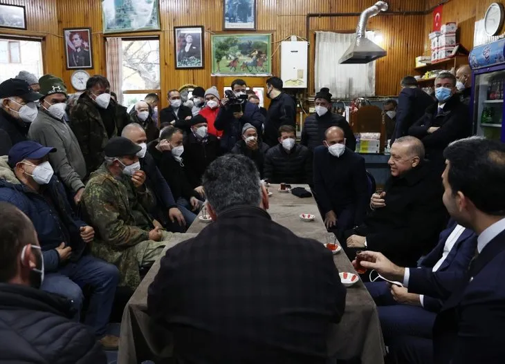 Başkan Recep Tayyip Erdoğan’dan kıraathaneye ziyaret: Vatandaşlarla çay içip sohbet etti