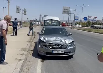 Çorum'da iki otomobil çarpıştı: 3 yaralı