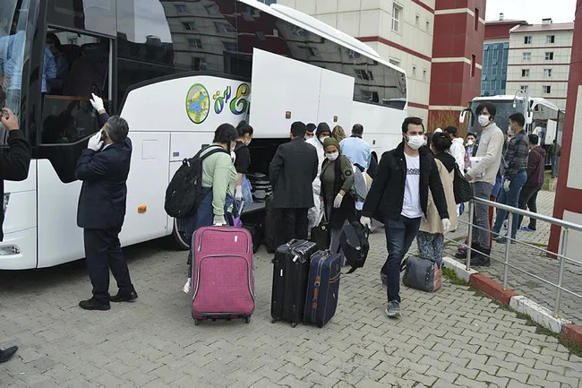 Ağrı'da karantina süreleri dolan 184 kişi evlerine gönderildi - 1