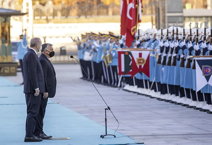 Macaristan Başbakanı Viktor Orban Türkiye'ye ait tarihi eserleri Başkan Erdoğan'a iade etti - 2