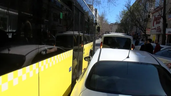 1649584903975.jpg Yol ortasına park ettiği aracıyla İETT otobüsü arasında sıkıştı - 1