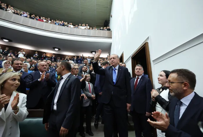 Muhalif vekillerin TBMM’de acılı anne ve babaya hadsizliği | Başkan Erdoğan en üst perdeden yanıt verdi: Karakter fukarası