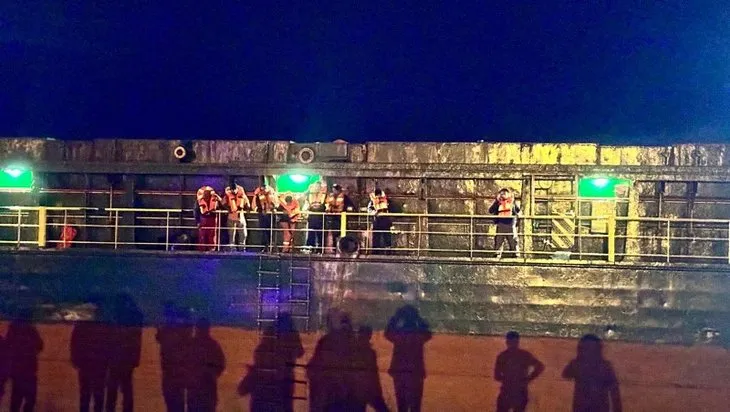 Kastamonu’da yük gemisi karaya oturdu! 11 kişilik mürettebat için çalışma başlatıldı