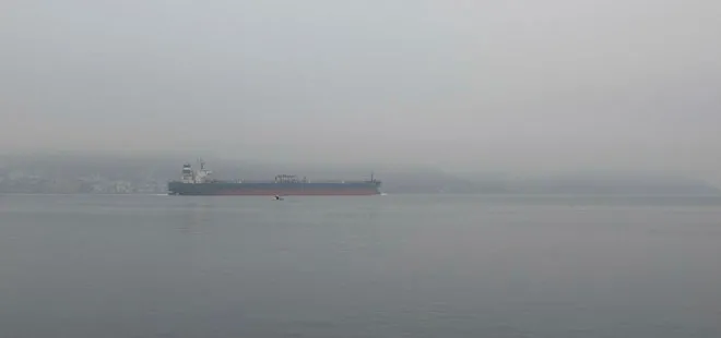 Sis nedeniyle transit gemilere kapatılan Çanakkale Boğazı’nda ulaşım yeniden başladı