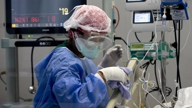 Son dakika: Başkan Erdoğan talimat vermişti! Bakanlık 81 ile genelge gönderdi: Sağlık çalışanlarının yakınlarına aylık bağlanacak