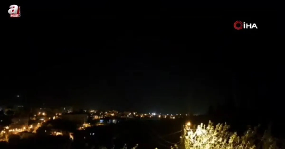 Diyarbakır'da şimşekler geceyi aydınlattı