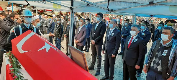 Şehit Uzman Çavuş Hasan Kuzu, son yolculuğuna uğurlandı - 1