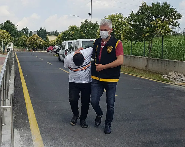 Adana'da kasaptan 200 kilo et çalan hırsızlar, birbirlerini öperek kutlama yaptı - 2