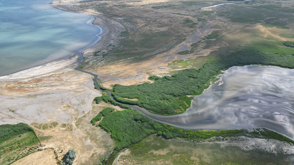 Van Gölü çekildi; iki mahalle arası mesafe karadan 1 kilometreye düştü