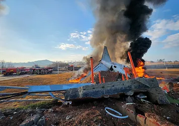Güney Kore'de uçak kazası! İniş esnasında pistte çıktı: Çok sayıda ölü var