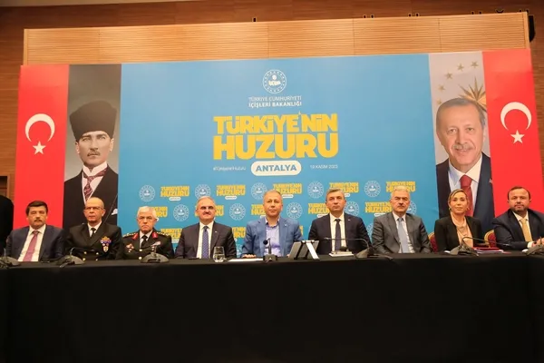 icisleri-bakani-ali-yerlikaya-toplumumuzu-zehirlemeye-calisanlara-hayati-zehir-edecegiz-1700414618280.jpg İçişleri Bakanı Ali Yerlikaya: “Toplumumuzu zehirlemeye çalışanlara hayatı zehir edeceğiz” - 3