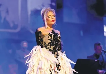 Süperstar Ajda Pekkan fırtına estirdi!