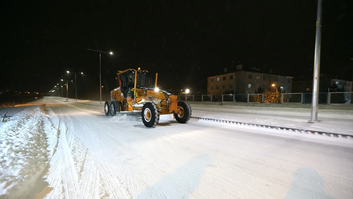 Kars'ta ulaşıma kar engeli! 41 köy yolu ulaşıma kapandı