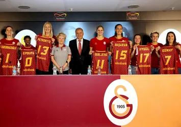 Galatasaray'da yeni transferler tanıtıldı