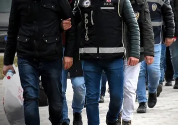 İzmir'de FETÖ operasyonu: 10 tutuklama