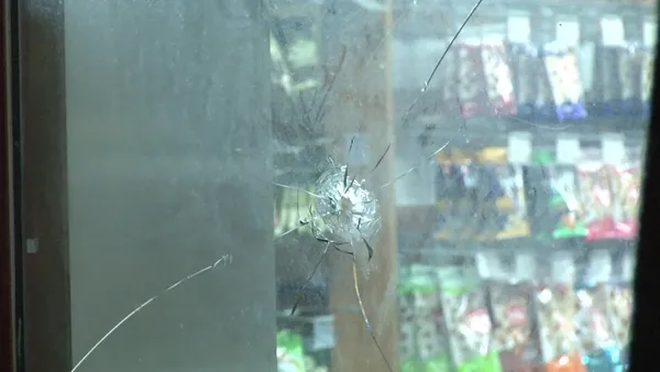 beylikduzunde-is-yerine-motosikletli-sahislar-silahli-saldiri-gerceklestirdi-o-anlar-kamerada-1648619674224.jpg Beylikdüzü’nde iş yerine motosikletli şahıslar silahlı saldırı gerçekleştirdi! O anlar kamerada - 2