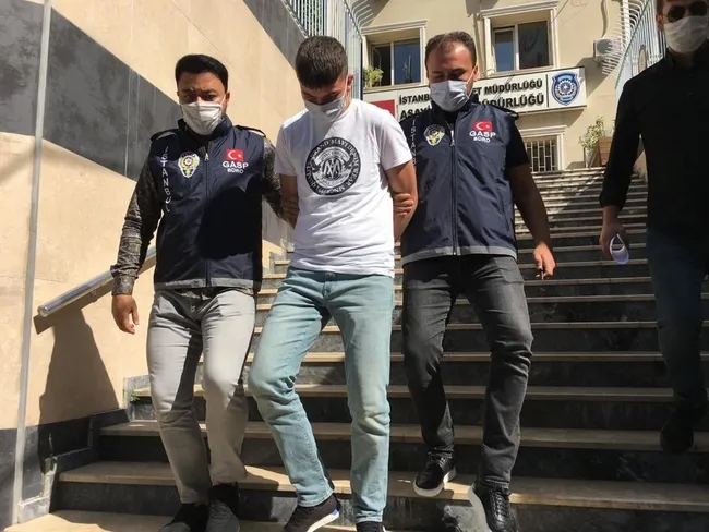 İstanbul’da gasp dehşeti! 7 Metreden aşağı atan 2 kişi yakalandı 2 kişi aranıyor