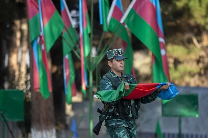 Ermenistan işgalinden kurtarılan Azerbaycan'ın Zengilan kentindeki karakollara bayrak çekildi
