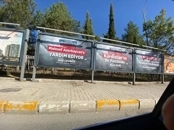 Evlat nöbeti tutan ailelerden CHP Lideri Kemal Kılıçdaroğlu’na afiş tepkisi: Anneleri görmüyor ama PKK ile barışıyor - 1