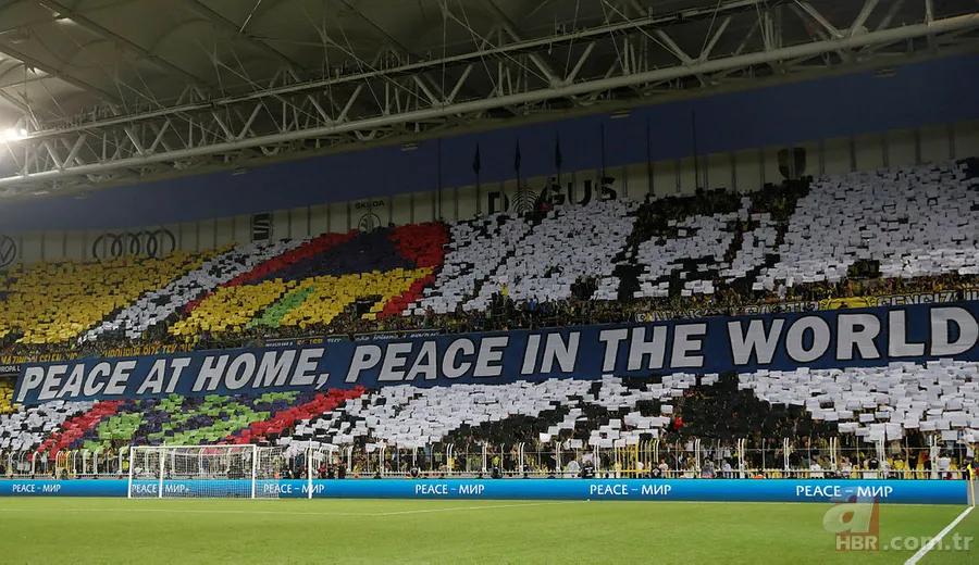 Dinamo Kiev maçında Fenerbahçe taraftarından anlamlı koreografi 4