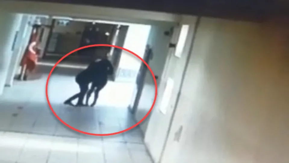 Sapık okul müdürünün taciz anı kamerada! Kadın yardımcısına: Sana tecavüz edeceğim