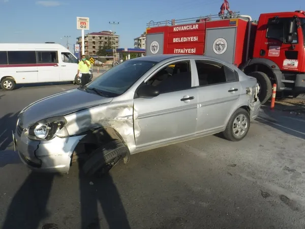 elazigda-trafik-kazasi-4-yarali-1633070564844.jpg Elazığ’da trafik kazası: 4 yaralı - 2