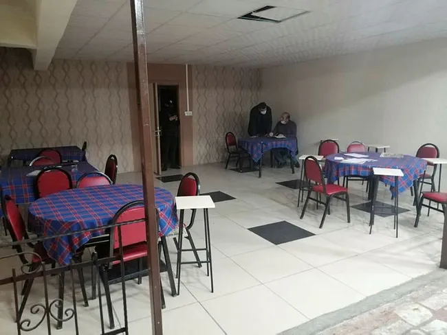 Eskişehir'de mühürlü işyerinde kumar oynamaya devam ettiler - 3
