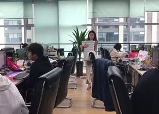 Ofiste yaptığıyla herkesi kendine hayran bıraktı
