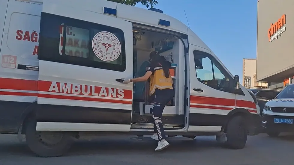 Bursa'da otopark görevlisiyle vatandaş arasında bıçaklı kavga - 1