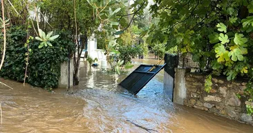 Bodrum’da sağanak etkili oldu! Dere taştı, 4 kişi mahsur kaldı