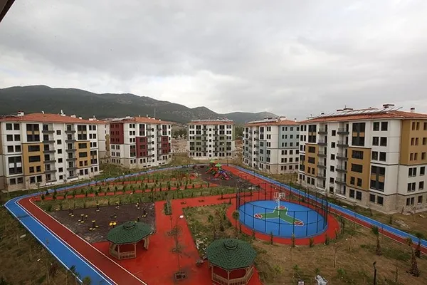 Yeniden inşa ve ihya! Gaziantep’te depremzedeler kalıcı konutlara kavuşuyor: Anahtarlar Başkan Erdoğan’ın elinden