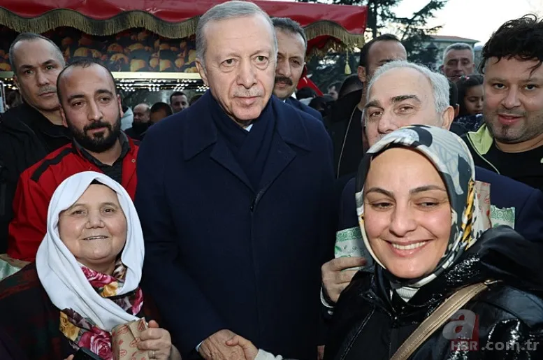 Başkan Erdoğan İstanbul'da! Sultanahmet'te vatandaşların kandilini kutladı 5