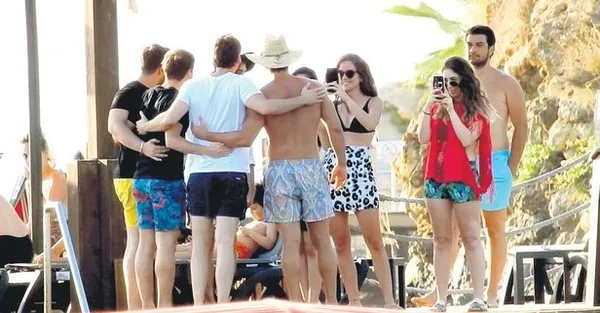 Hercai'nin Miran'ı Akın Akınözü Bodrum'u karıştırdı! Selfie çektirme yarışı... - 1