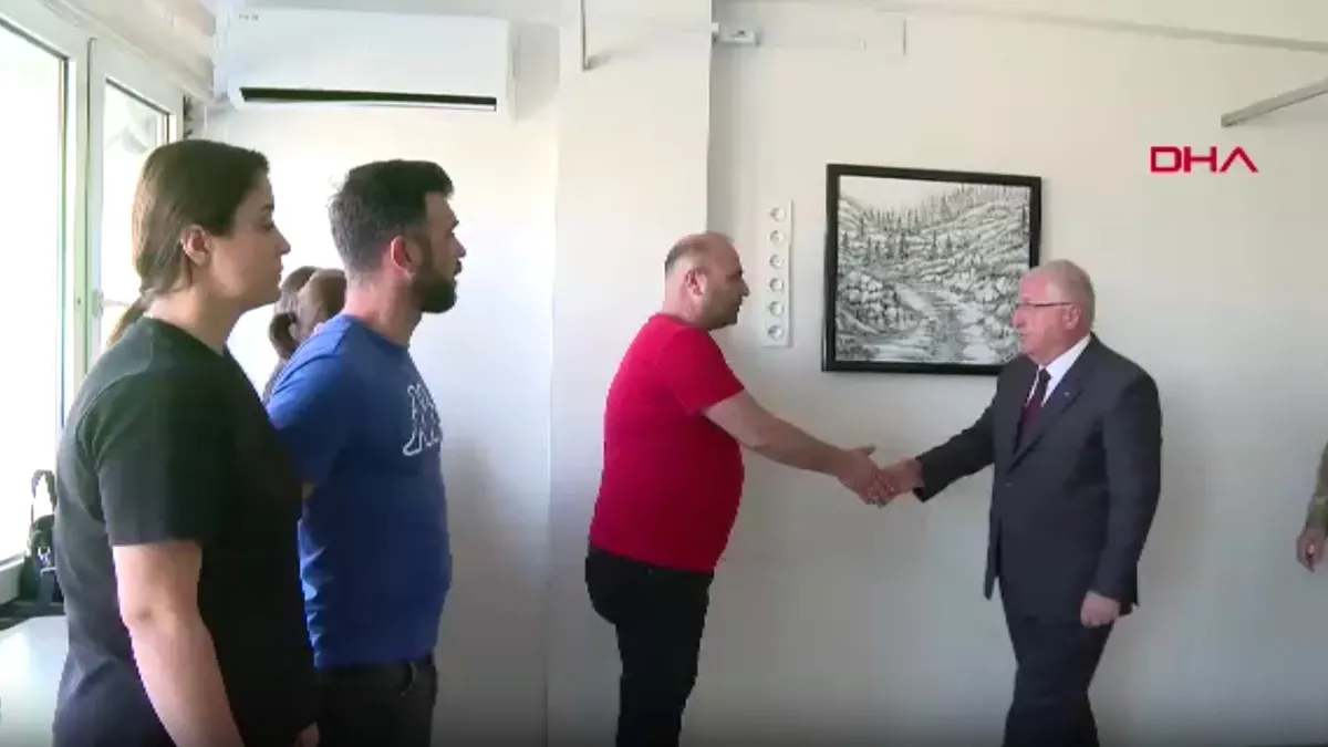 Bakan Güler ve Göktaş'tan metan gazından zehirlenen Mehmetçiklere ziyaret