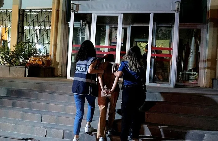 mersinde-akilalmaz-olay-bebegi-cope-annesi-atmis-1727303474347.jpeg Mersin'de çöpte bebek cesedi! Meğerse annesi atmış... | 2 kişi tutuklandı - 3