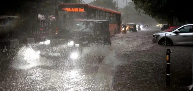 Muson yağmurları Pakistan’ı vurdu: 80 kişi hayatını kaybetti