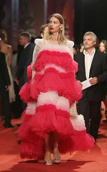 tuba-unsal-yeni-sevgilisiyle-fena-yakalandi-kacacak-yer-aradi-1699762323158.jpeg Tuba Ünsal yeni sevgilisiyle fena yakalandı! Kaçacak yer aradı - 1